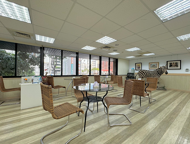 高陽明眼科診所：二樓諮詢室