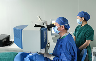 視力檢查示意圖：高陽明眼科診所