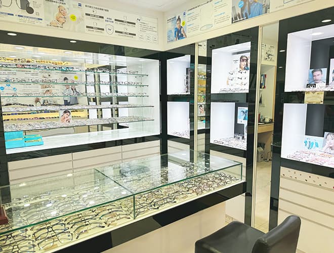高陽明眼科診所：眼鏡展示台
